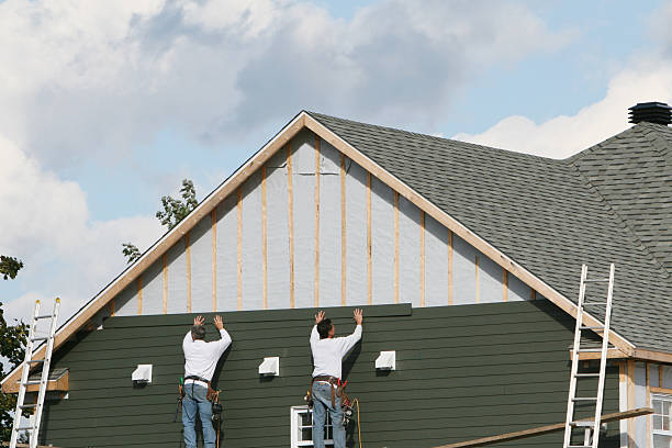 Professional Vinyl Siding technician working in Arlington, VA